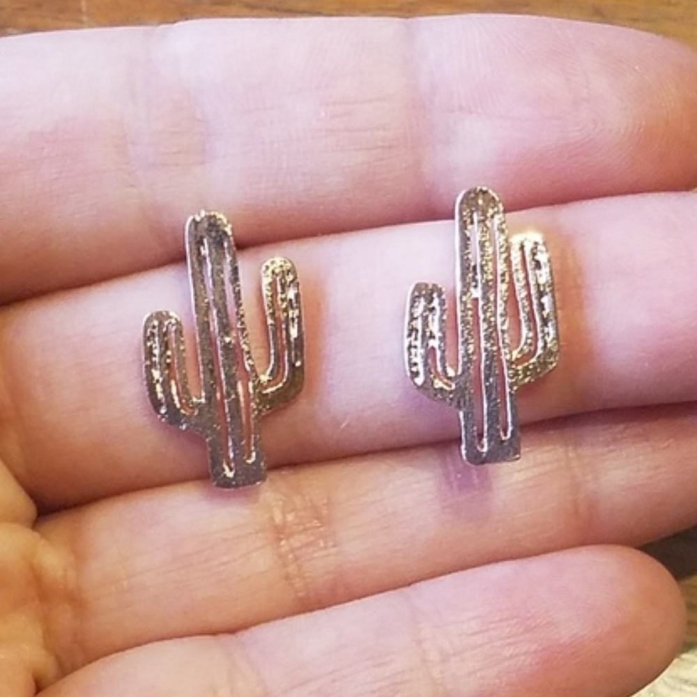 NWOT Adorable Rose Gold Cactus Studs - Picture 5 of 7